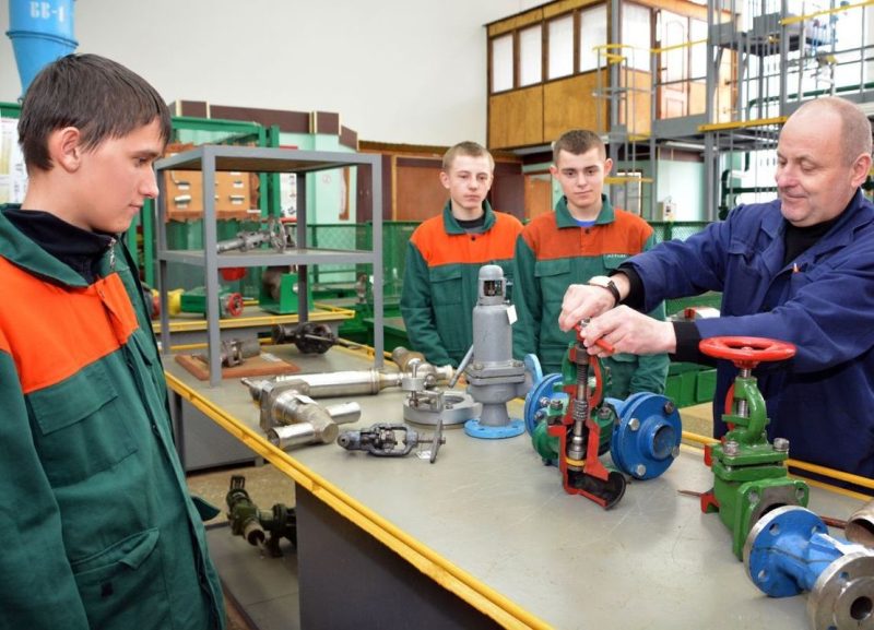 В Україні бракує робочих рук – держава робить ставку на профтехосвіту