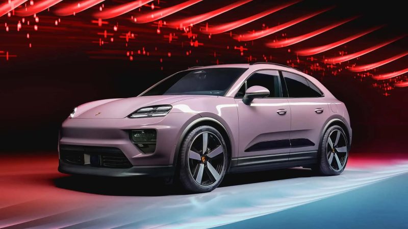 Porsche презентувала електричний Cayenne