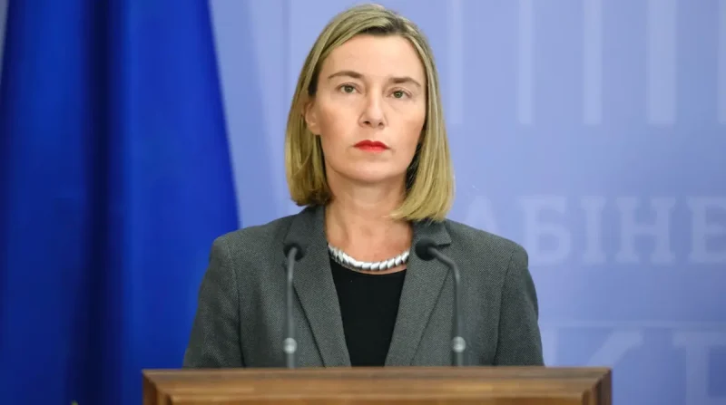 Могеріні подала у відставку після звинувачень у шахрайстві