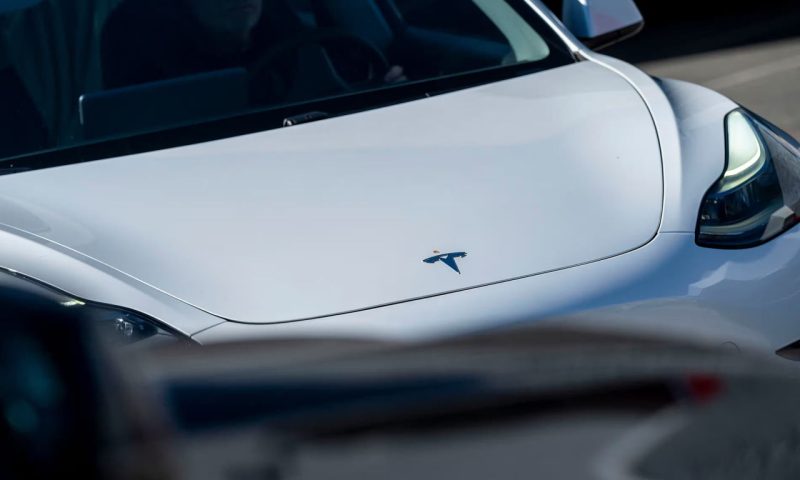 Австралійці віддають старі Mazda за нові Tesla