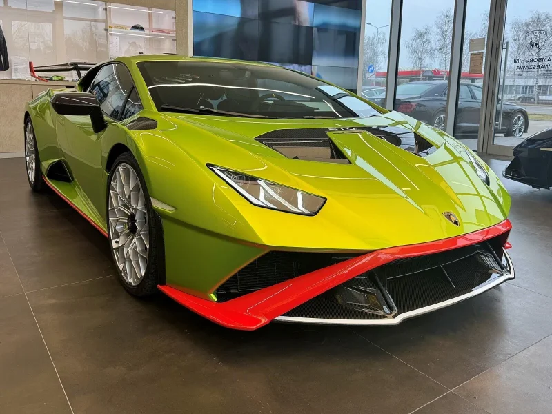 Lamborghini встановлює фінансовий рекорд