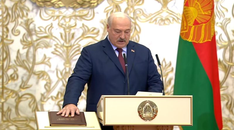 Лукашенко не шукає наступника й просить ще трохи потерпіти його