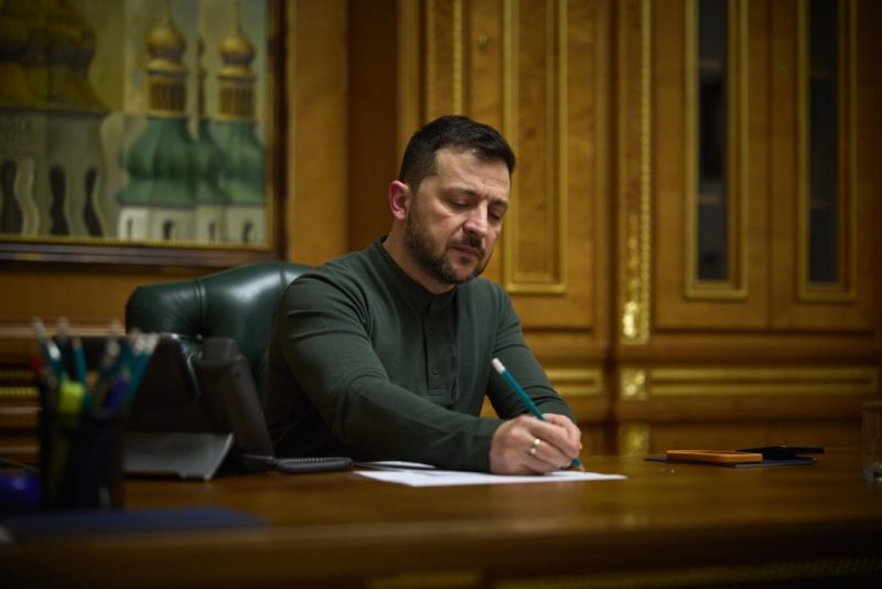 Нові санкції, зброя і пропозиція тиші від України