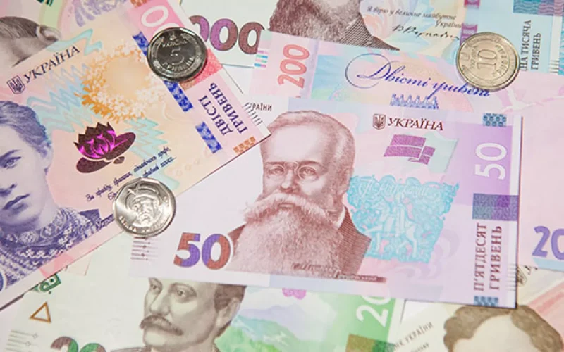 Українцям поетапно підвищать мінімальну зарплату до 10 тисяч гривень
