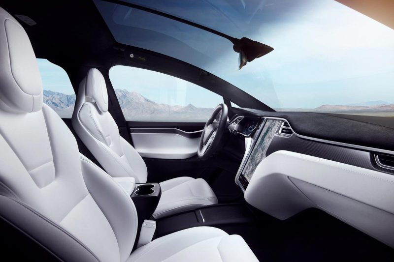 Продажі Tesla знову впали