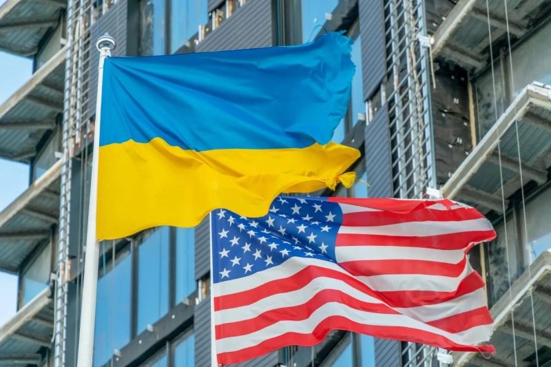 США частково відновили постачання зброї Україні: артснаряди та ракети вже в дорозі