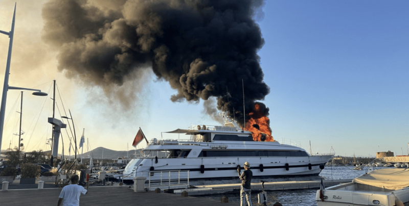 У Франції загорілася розкішна яхта Sea Lady II, двоє постраждалих