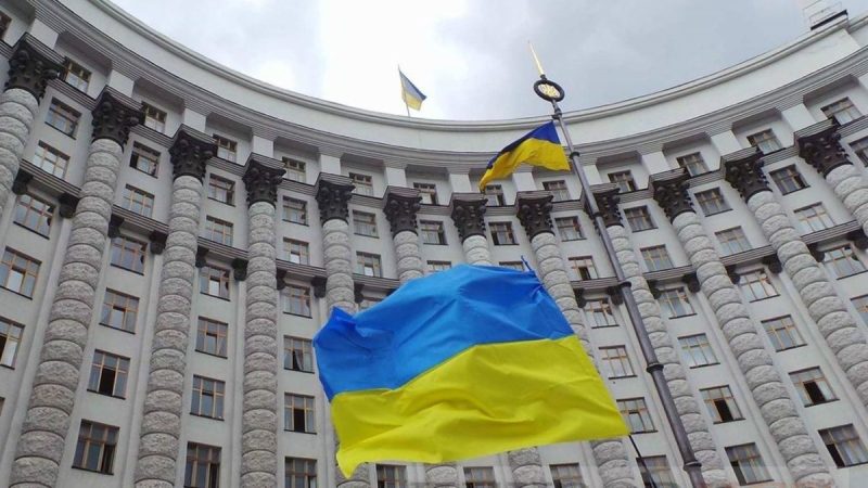 Кабмін пропонує кримінальну відповідальність за незаконний виїзд за кордон під час війни