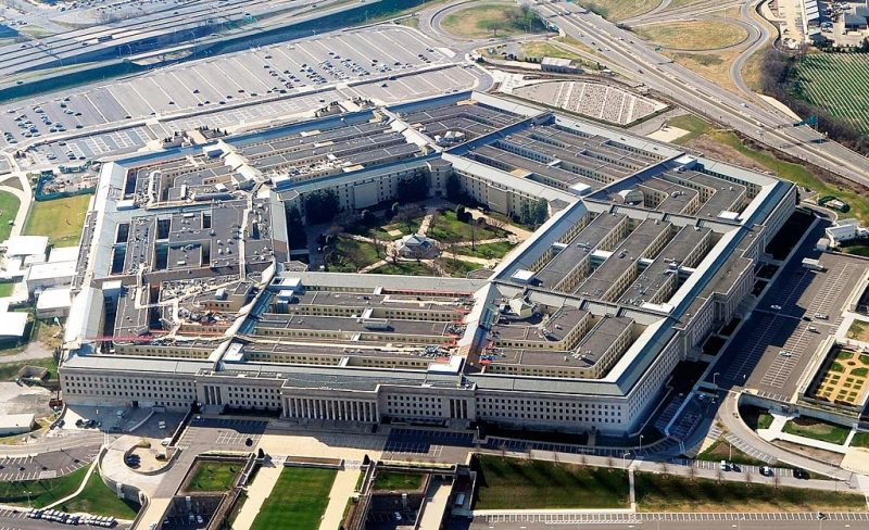 Промахи міністра оборони США викликають занепокоєння в Пентагоні та Конгресі