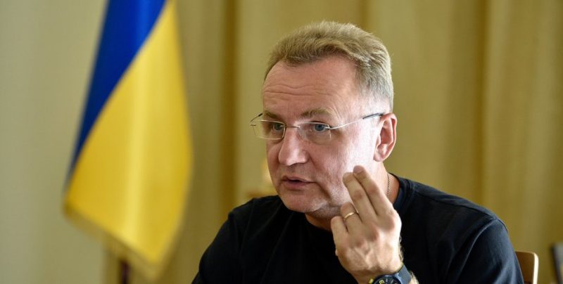 Мер Львова знайшов “прослушку” у зарядному блоці, справу передано правоохоронцям