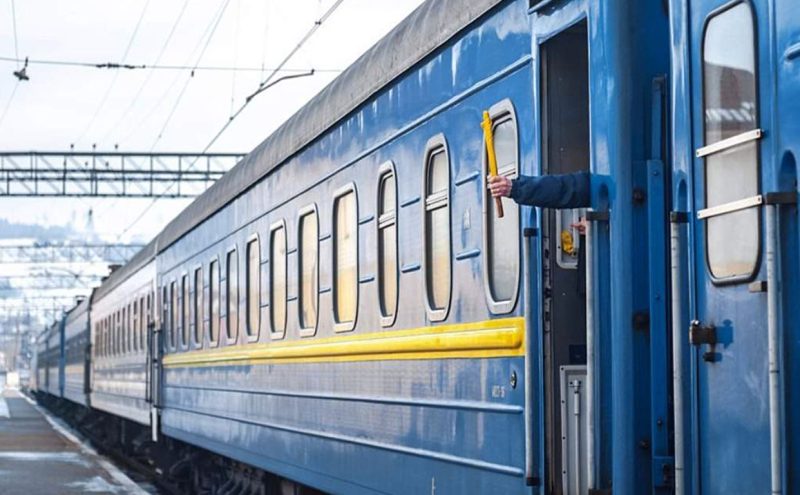 Укрзалізниця попереджає про зміни в русі поїздів після обстрілів Сумщини