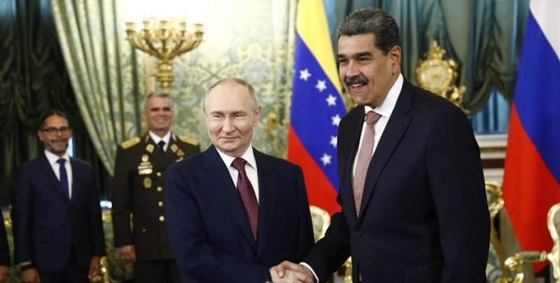 Мадуро просить допомоги у Путіна на тлі військової активності США