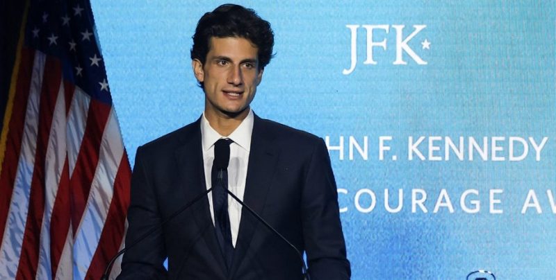 Онук президента Кеннеді проти Трампа, Джек Шлоссберг хоче місце в Конгресі