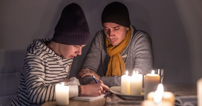 “Укренерго” закликає українців одягатися тепліше замість обігріву житла