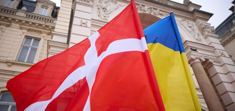 Данія майже вдвічі скорочує військову допомогу Україні