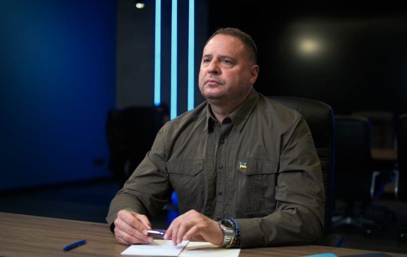 Єрмак продовжує працювати з лобістами, а його “таємна зустріч” в СЗР була пов’язана з від’їздом до Британії