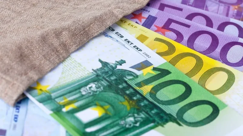 Євро оновив максимум: як світові ринки вплинули на гривню